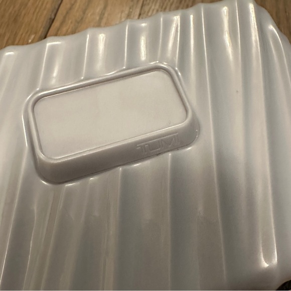 Tumi by Delta First Class Mini Suitcase Amenity Kit Hardshell Bag in Grey Gray - Picture 7 of 7